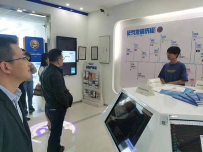 湖北艺术职业学院陈建中副院长一行参观投教基地